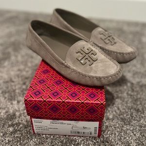 EUC Tory Burch Gray Suede Loafer Sz 8 - with box